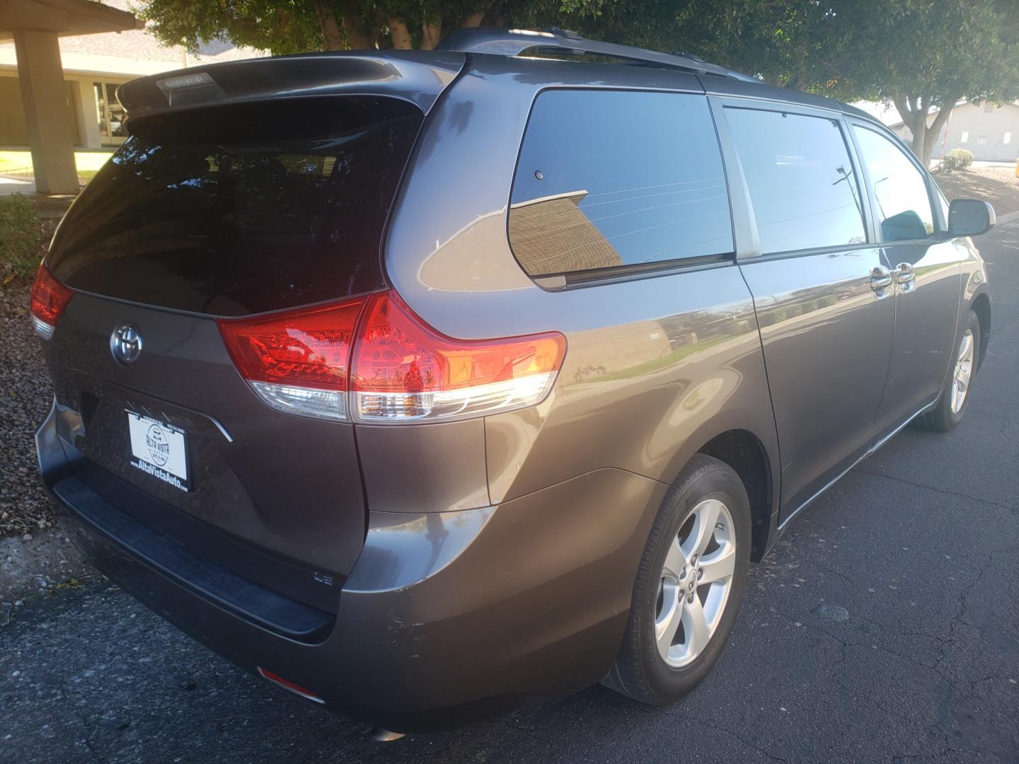 2012 /gray and lite gray Toyota Sienna le (5TDKK3DC2CS) with an 3.5L V6 DOHC 24V engine, 6-Speed Automatic Overdrive transmission, located at 323 E Dunlap Ave., Phoenix, AZ, 85020, (602) 331-9000, 33.567677, -112.069000 - Photo#3